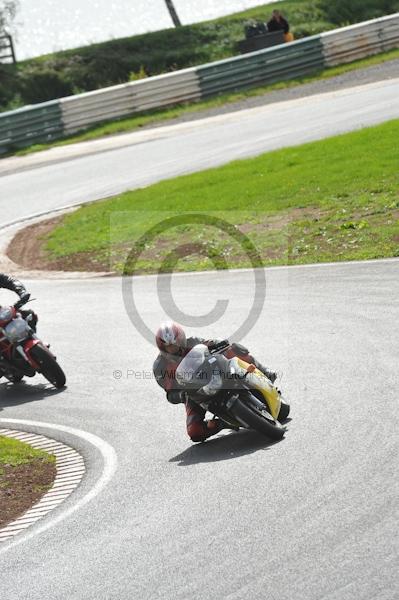 Mallory park Leicestershire;Mallory park photographs;Motorcycle action photographs;event digital images;eventdigitalimages;mallory park;no limits trackday;peter wileman photography;trackday;trackday digital images;trackday photos