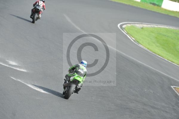 Mallory park Leicestershire;Mallory park photographs;Motorcycle action photographs;event digital images;eventdigitalimages;mallory park;no limits trackday;peter wileman photography;trackday;trackday digital images;trackday photos