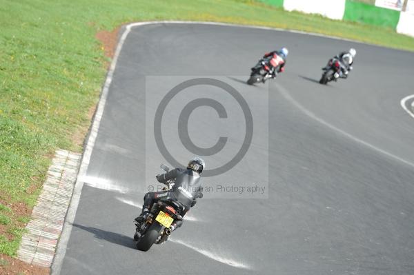 Mallory park Leicestershire;Mallory park photographs;Motorcycle action photographs;event digital images;eventdigitalimages;mallory park;no limits trackday;peter wileman photography;trackday;trackday digital images;trackday photos