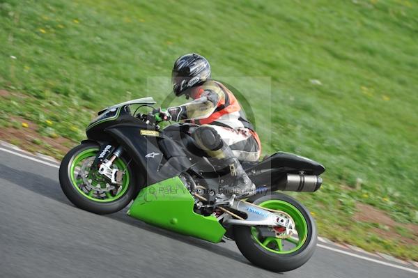 Mallory park Leicestershire;Mallory park photographs;Motorcycle action photographs;event digital images;eventdigitalimages;mallory park;no limits trackday;peter wileman photography;trackday;trackday digital images;trackday photos
