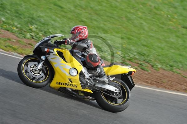 Mallory park Leicestershire;Mallory park photographs;Motorcycle action photographs;event digital images;eventdigitalimages;mallory park;no limits trackday;peter wileman photography;trackday;trackday digital images;trackday photos