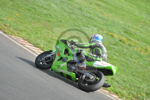 Mallory park Leicestershire;Mallory park photographs;Motorcycle action photographs;event digital images;eventdigitalimages;mallory park;no limits trackday;peter wileman photography;trackday;trackday digital images;trackday photos