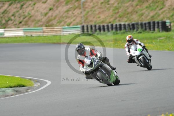 Mallory park Leicestershire;Mallory park photographs;Motorcycle action photographs;event digital images;eventdigitalimages;mallory park;no limits trackday;peter wileman photography;trackday;trackday digital images;trackday photos