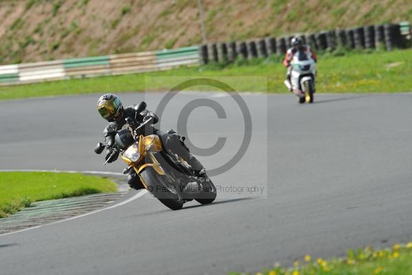 Mallory park Leicestershire;Mallory park photographs;Motorcycle action photographs;event digital images;eventdigitalimages;mallory park;no limits trackday;peter wileman photography;trackday;trackday digital images;trackday photos