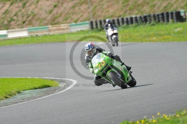 Mallory park Leicestershire;Mallory park photographs;Motorcycle action photographs;event digital images;eventdigitalimages;mallory park;no limits trackday;peter wileman photography;trackday;trackday digital images;trackday photos