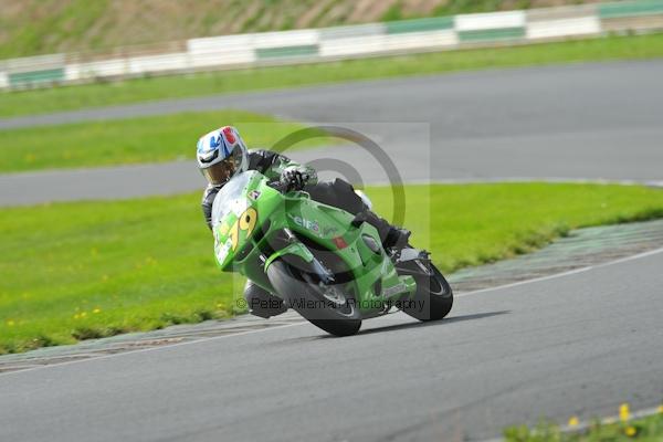 Mallory park Leicestershire;Mallory park photographs;Motorcycle action photographs;event digital images;eventdigitalimages;mallory park;no limits trackday;peter wileman photography;trackday;trackday digital images;trackday photos