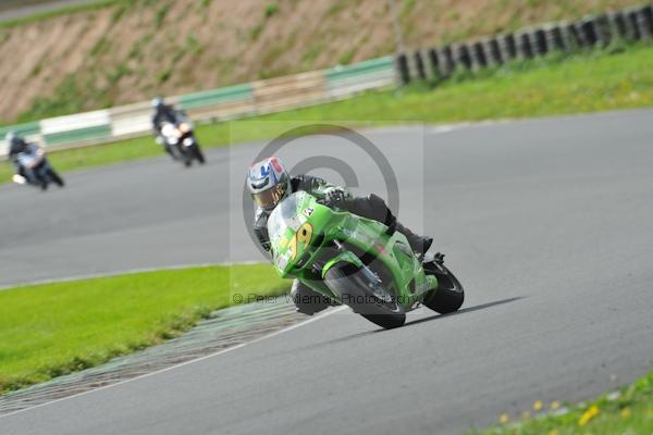 Mallory park Leicestershire;Mallory park photographs;Motorcycle action photographs;event digital images;eventdigitalimages;mallory park;no limits trackday;peter wileman photography;trackday;trackday digital images;trackday photos