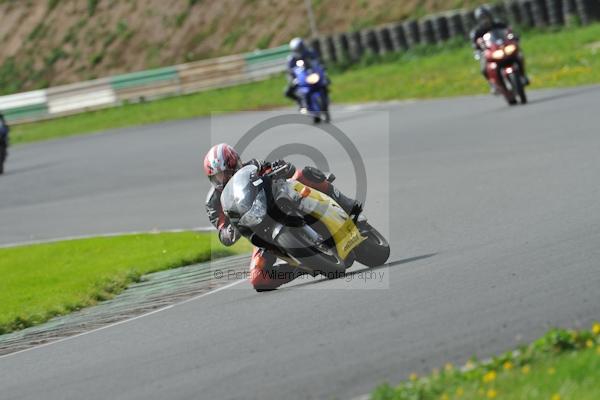 Mallory park Leicestershire;Mallory park photographs;Motorcycle action photographs;event digital images;eventdigitalimages;mallory park;no limits trackday;peter wileman photography;trackday;trackday digital images;trackday photos