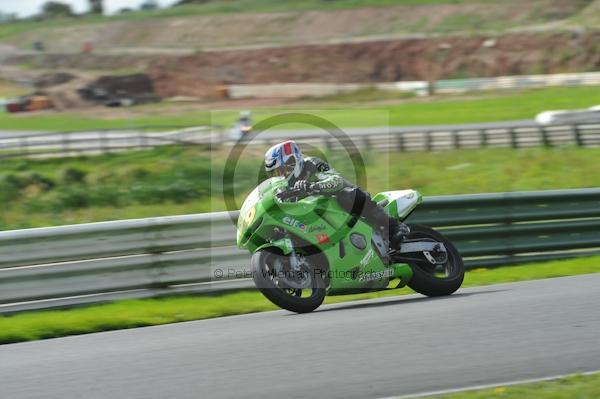 Mallory park Leicestershire;Mallory park photographs;Motorcycle action photographs;event digital images;eventdigitalimages;mallory park;no limits trackday;peter wileman photography;trackday;trackday digital images;trackday photos