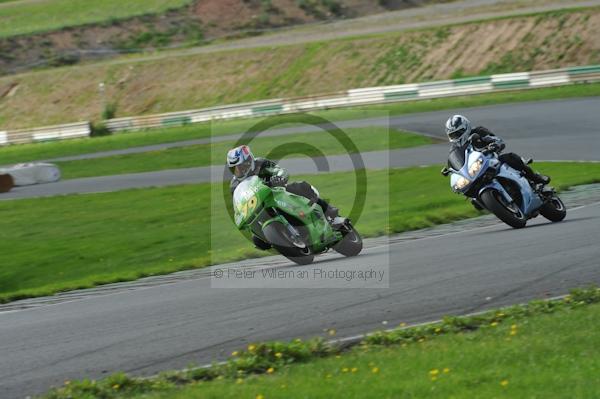 Mallory park Leicestershire;Mallory park photographs;Motorcycle action photographs;event digital images;eventdigitalimages;mallory park;no limits trackday;peter wileman photography;trackday;trackday digital images;trackday photos