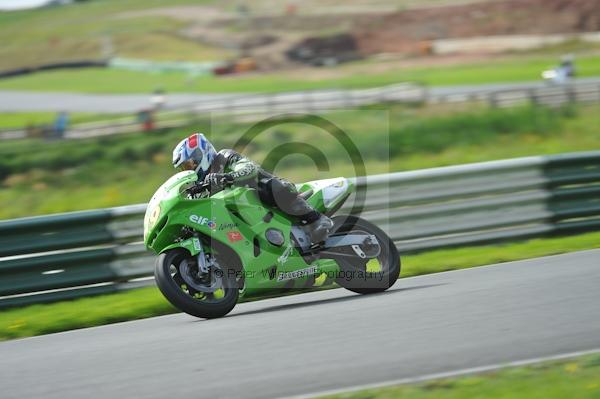 Mallory park Leicestershire;Mallory park photographs;Motorcycle action photographs;event digital images;eventdigitalimages;mallory park;no limits trackday;peter wileman photography;trackday;trackday digital images;trackday photos