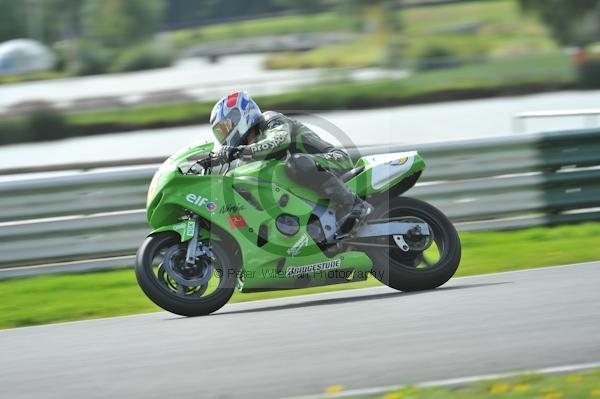 Mallory park Leicestershire;Mallory park photographs;Motorcycle action photographs;event digital images;eventdigitalimages;mallory park;no limits trackday;peter wileman photography;trackday;trackday digital images;trackday photos