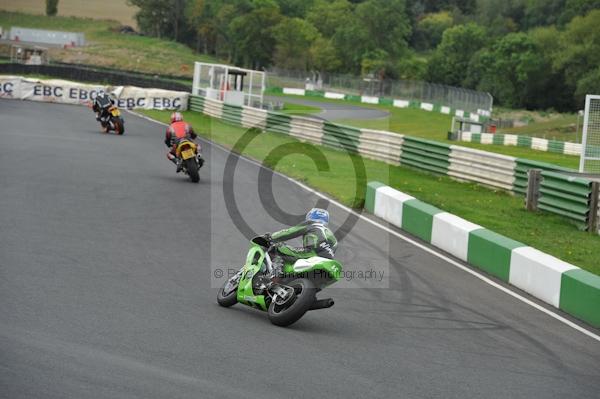 Mallory park Leicestershire;Mallory park photographs;Motorcycle action photographs;event digital images;eventdigitalimages;mallory park;no limits trackday;peter wileman photography;trackday;trackday digital images;trackday photos