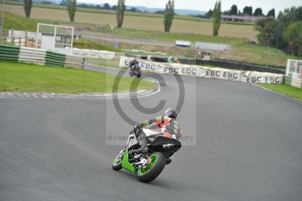 Mallory park Leicestershire;Mallory park photographs;Motorcycle action photographs;event digital images;eventdigitalimages;mallory park;no limits trackday;peter wileman photography;trackday;trackday digital images;trackday photos