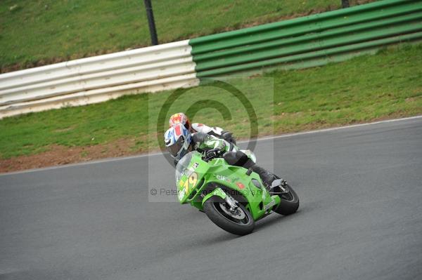 Mallory park Leicestershire;Mallory park photographs;Motorcycle action photographs;event digital images;eventdigitalimages;mallory park;no limits trackday;peter wileman photography;trackday;trackday digital images;trackday photos