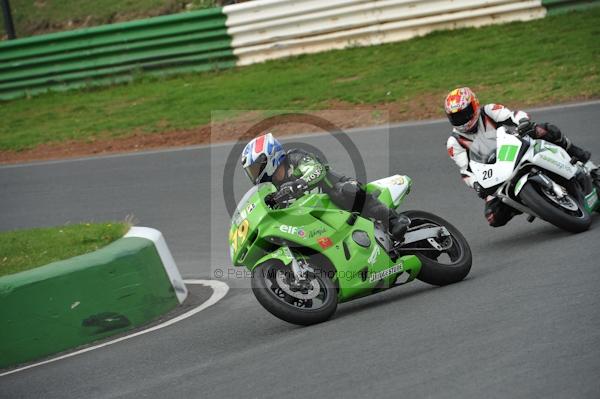 Mallory park Leicestershire;Mallory park photographs;Motorcycle action photographs;event digital images;eventdigitalimages;mallory park;no limits trackday;peter wileman photography;trackday;trackday digital images;trackday photos