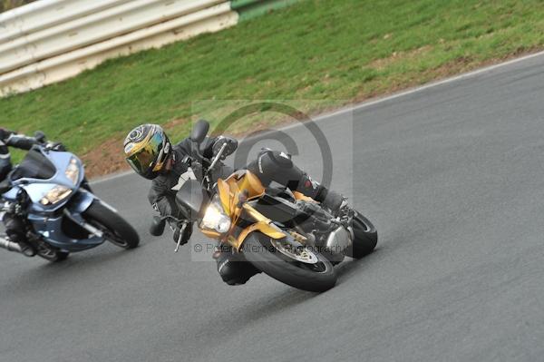 Mallory park Leicestershire;Mallory park photographs;Motorcycle action photographs;event digital images;eventdigitalimages;mallory park;no limits trackday;peter wileman photography;trackday;trackday digital images;trackday photos