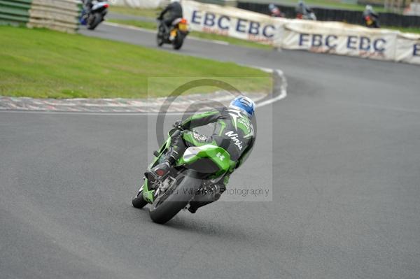 Mallory park Leicestershire;Mallory park photographs;Motorcycle action photographs;event digital images;eventdigitalimages;mallory park;no limits trackday;peter wileman photography;trackday;trackday digital images;trackday photos