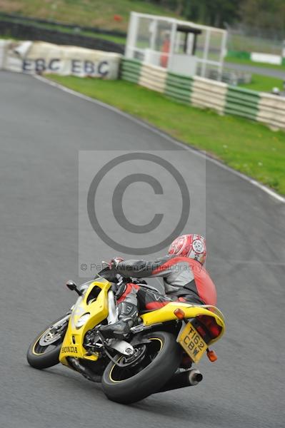 Mallory park Leicestershire;Mallory park photographs;Motorcycle action photographs;event digital images;eventdigitalimages;mallory park;no limits trackday;peter wileman photography;trackday;trackday digital images;trackday photos