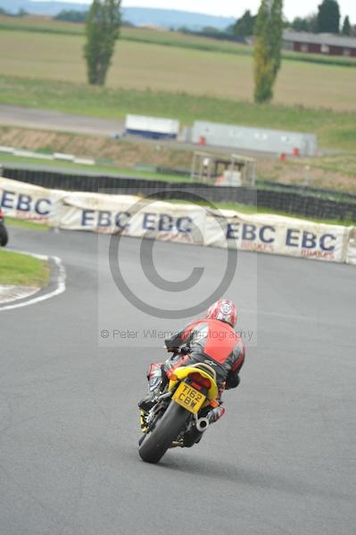 Mallory park Leicestershire;Mallory park photographs;Motorcycle action photographs;event digital images;eventdigitalimages;mallory park;no limits trackday;peter wileman photography;trackday;trackday digital images;trackday photos