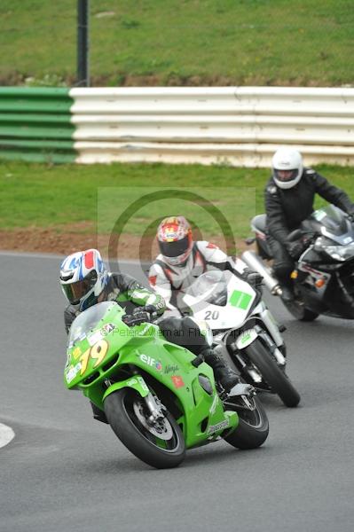 Mallory park Leicestershire;Mallory park photographs;Motorcycle action photographs;event digital images;eventdigitalimages;mallory park;no limits trackday;peter wileman photography;trackday;trackday digital images;trackday photos
