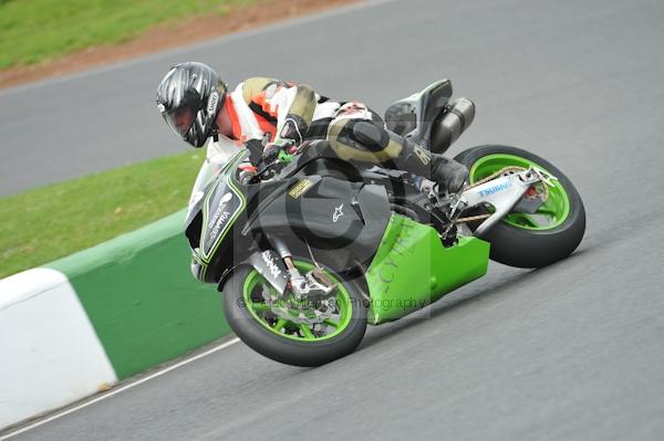 Mallory park Leicestershire;Mallory park photographs;Motorcycle action photographs;event digital images;eventdigitalimages;mallory park;no limits trackday;peter wileman photography;trackday;trackday digital images;trackday photos
