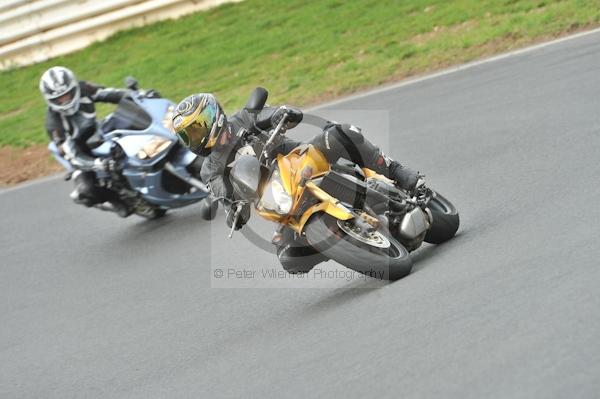 Mallory park Leicestershire;Mallory park photographs;Motorcycle action photographs;event digital images;eventdigitalimages;mallory park;no limits trackday;peter wileman photography;trackday;trackday digital images;trackday photos