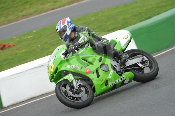 Mallory park Leicestershire;Mallory park photographs;Motorcycle action photographs;event digital images;eventdigitalimages;mallory park;no limits trackday;peter wileman photography;trackday;trackday digital images;trackday photos