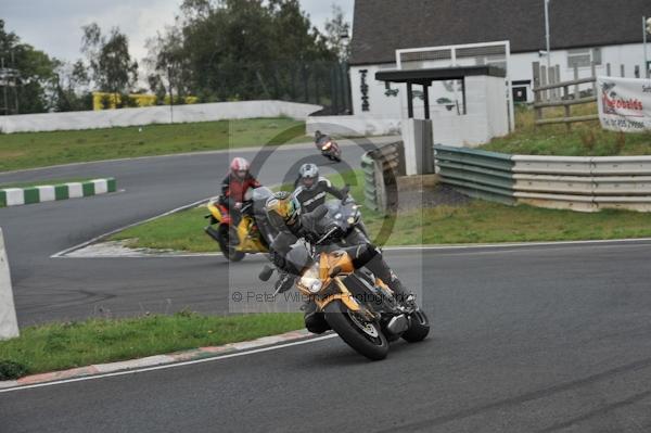Mallory park Leicestershire;Mallory park photographs;Motorcycle action photographs;event digital images;eventdigitalimages;mallory park;no limits trackday;peter wileman photography;trackday;trackday digital images;trackday photos
