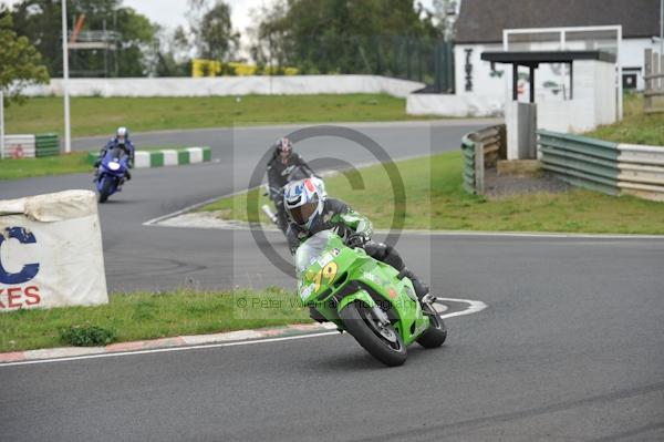 Mallory park Leicestershire;Mallory park photographs;Motorcycle action photographs;event digital images;eventdigitalimages;mallory park;no limits trackday;peter wileman photography;trackday;trackday digital images;trackday photos