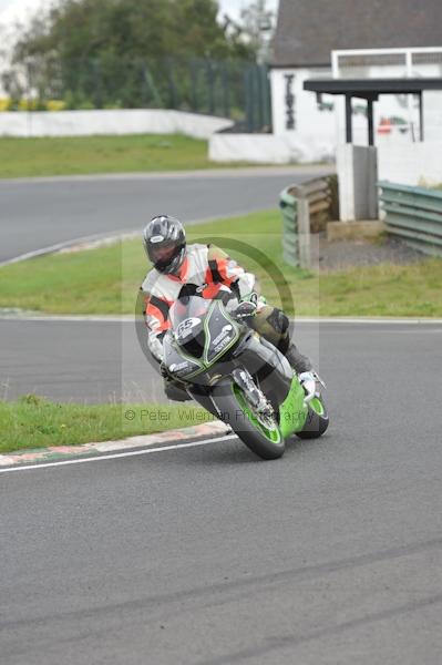Mallory park Leicestershire;Mallory park photographs;Motorcycle action photographs;event digital images;eventdigitalimages;mallory park;no limits trackday;peter wileman photography;trackday;trackday digital images;trackday photos