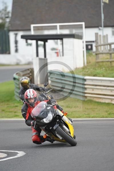 Mallory park Leicestershire;Mallory park photographs;Motorcycle action photographs;event digital images;eventdigitalimages;mallory park;no limits trackday;peter wileman photography;trackday;trackday digital images;trackday photos