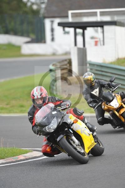 Mallory park Leicestershire;Mallory park photographs;Motorcycle action photographs;event digital images;eventdigitalimages;mallory park;no limits trackday;peter wileman photography;trackday;trackday digital images;trackday photos