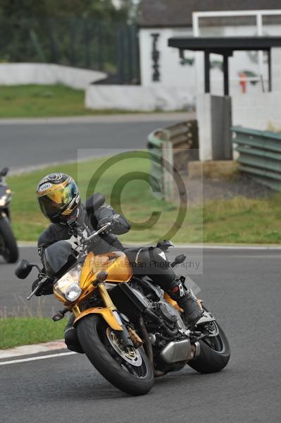 Mallory park Leicestershire;Mallory park photographs;Motorcycle action photographs;event digital images;eventdigitalimages;mallory park;no limits trackday;peter wileman photography;trackday;trackday digital images;trackday photos