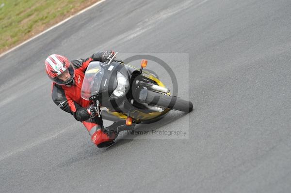 Mallory park Leicestershire;Mallory park photographs;Motorcycle action photographs;event digital images;eventdigitalimages;mallory park;no limits trackday;peter wileman photography;trackday;trackday digital images;trackday photos