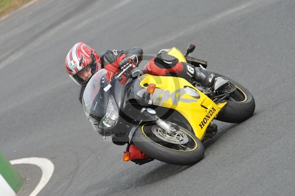 Mallory park Leicestershire;Mallory park photographs;Motorcycle action photographs;event digital images;eventdigitalimages;mallory park;no limits trackday;peter wileman photography;trackday;trackday digital images;trackday photos