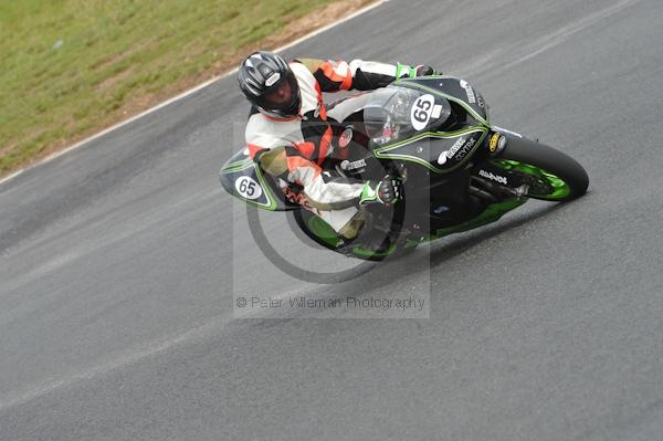 Mallory park Leicestershire;Mallory park photographs;Motorcycle action photographs;event digital images;eventdigitalimages;mallory park;no limits trackday;peter wileman photography;trackday;trackday digital images;trackday photos