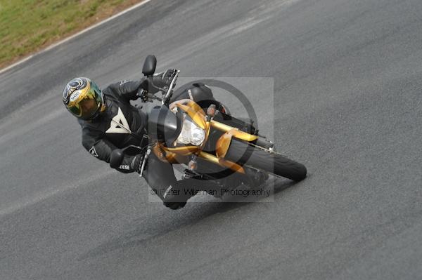 Mallory park Leicestershire;Mallory park photographs;Motorcycle action photographs;event digital images;eventdigitalimages;mallory park;no limits trackday;peter wileman photography;trackday;trackday digital images;trackday photos