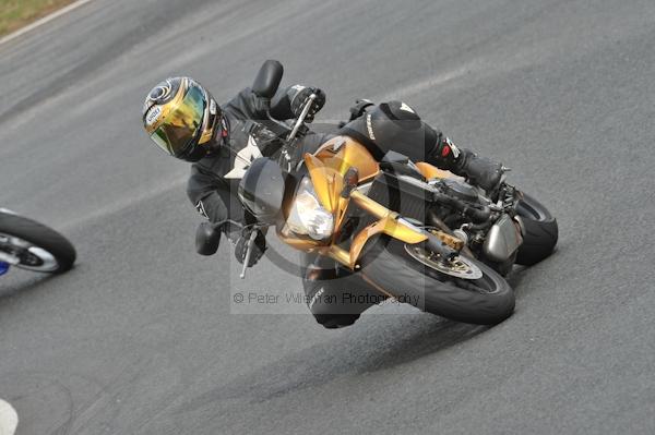 Mallory park Leicestershire;Mallory park photographs;Motorcycle action photographs;event digital images;eventdigitalimages;mallory park;no limits trackday;peter wileman photography;trackday;trackday digital images;trackday photos