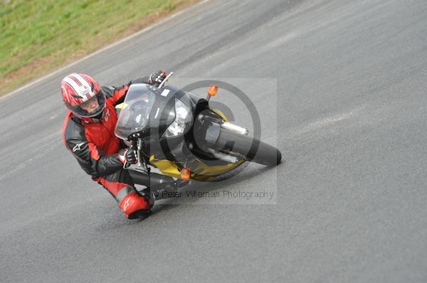 Mallory park Leicestershire;Mallory park photographs;Motorcycle action photographs;event digital images;eventdigitalimages;mallory park;no limits trackday;peter wileman photography;trackday;trackday digital images;trackday photos
