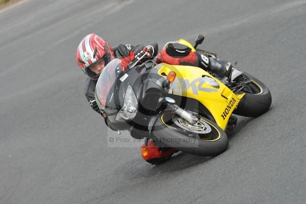 Mallory park Leicestershire;Mallory park photographs;Motorcycle action photographs;event digital images;eventdigitalimages;mallory park;no limits trackday;peter wileman photography;trackday;trackday digital images;trackday photos