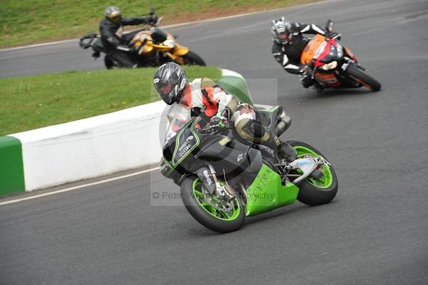 Mallory park Leicestershire;Mallory park photographs;Motorcycle action photographs;event digital images;eventdigitalimages;mallory park;no limits trackday;peter wileman photography;trackday;trackday digital images;trackday photos