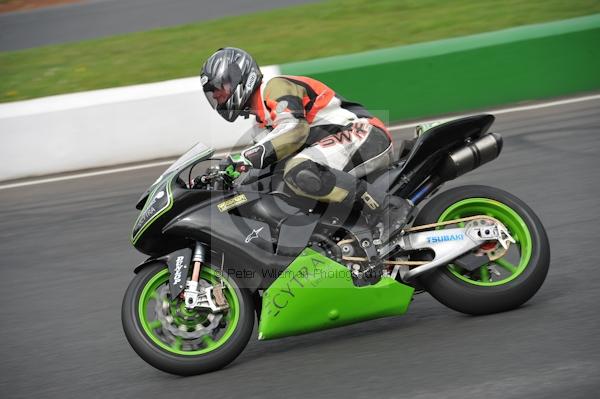 Mallory park Leicestershire;Mallory park photographs;Motorcycle action photographs;event digital images;eventdigitalimages;mallory park;no limits trackday;peter wileman photography;trackday;trackday digital images;trackday photos