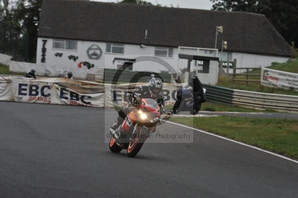 Mallory park Leicestershire;Mallory park photographs;Motorcycle action photographs;event digital images;eventdigitalimages;mallory park;no limits trackday;peter wileman photography;trackday;trackday digital images;trackday photos