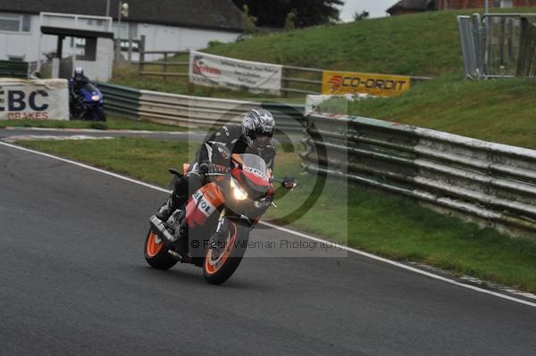 Mallory park Leicestershire;Mallory park photographs;Motorcycle action photographs;event digital images;eventdigitalimages;mallory park;no limits trackday;peter wileman photography;trackday;trackday digital images;trackday photos