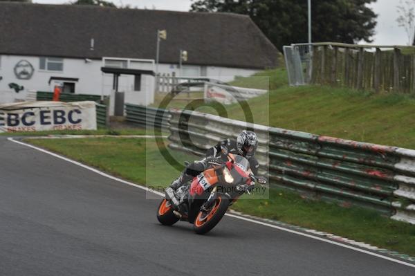 Mallory park Leicestershire;Mallory park photographs;Motorcycle action photographs;event digital images;eventdigitalimages;mallory park;no limits trackday;peter wileman photography;trackday;trackday digital images;trackday photos