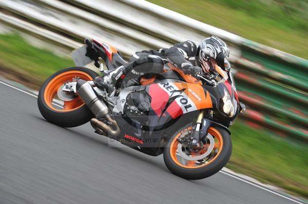 Mallory park Leicestershire;Mallory park photographs;Motorcycle action photographs;event digital images;eventdigitalimages;mallory park;no limits trackday;peter wileman photography;trackday;trackday digital images;trackday photos