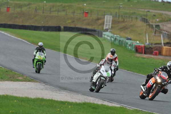 Mallory park Leicestershire;Mallory park photographs;Motorcycle action photographs;event digital images;eventdigitalimages;mallory park;no limits trackday;peter wileman photography;trackday;trackday digital images;trackday photos
