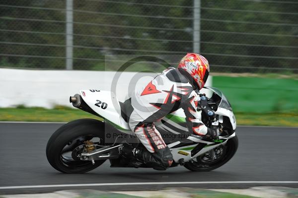Mallory park Leicestershire;Mallory park photographs;Motorcycle action photographs;event digital images;eventdigitalimages;mallory park;no limits trackday;peter wileman photography;trackday;trackday digital images;trackday photos