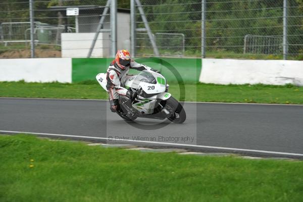 Mallory park Leicestershire;Mallory park photographs;Motorcycle action photographs;event digital images;eventdigitalimages;mallory park;no limits trackday;peter wileman photography;trackday;trackday digital images;trackday photos